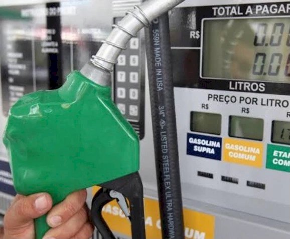 Petrobras reduz o preço da gasolina nas refinarias em 1,9%, mas nos postos não há previsão