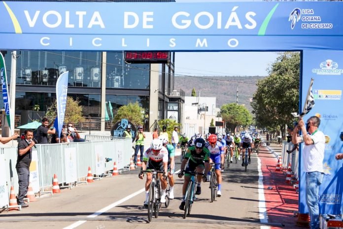 Volta Ciclística de Goiás é iniciada com etapas em Caldas Novas, Morrinhos e Ipameri