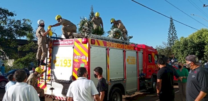 Parentes e amigos se reuniram para prestar as últimas homenagens Valter Melo em Ceres