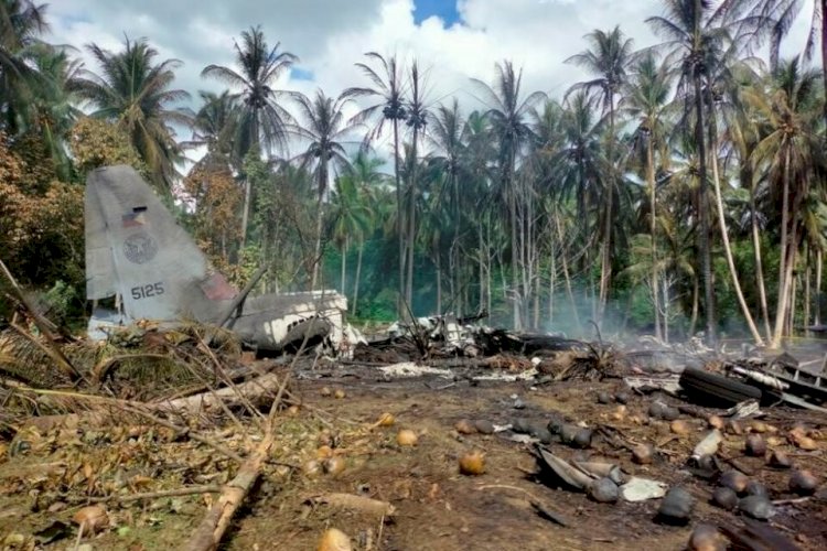 Avião militar das Filipinas cai e deixa 29 mortos, 17 desaparecidos e 50 sobreviventes