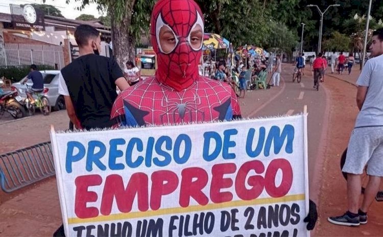 Em Goiás: 'Homem-Aranha' que escalou viaduto para pedir emprego é indiciado por furto