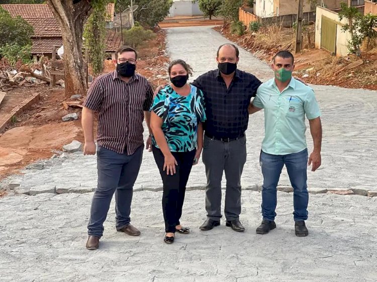 O Prefeito de Ceres, Edmario de Castro Barbosa,  vistoriou as obras de pavimentação do Jardim Sorriso