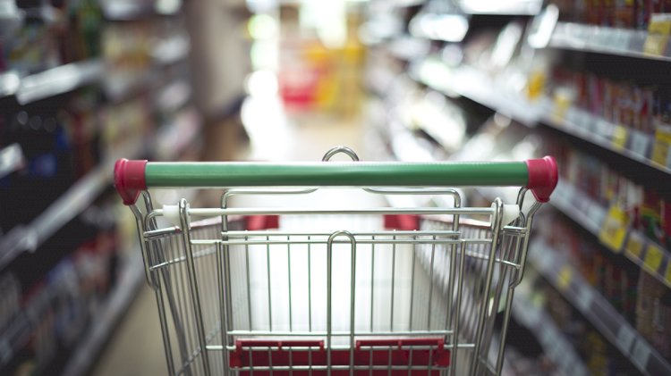 Promotora pede habeas corpus para mãe de 5 que furtou miojo e refrigerante em mercado