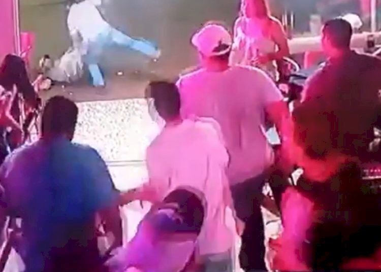 Em Goiás: Homem apanha de várias pessoas após agredir mulher em bar