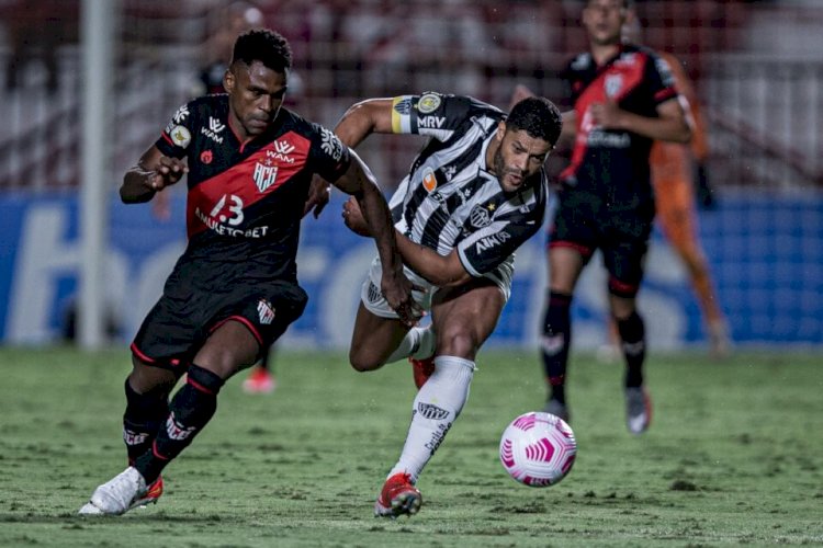 Atlético-GO vence o Atlético-MG e se reabilita no Brasileirão