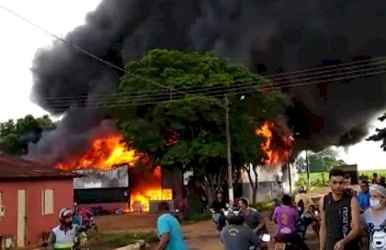 Incêndio em Nova Glória destrói parte de fábrica de estofados