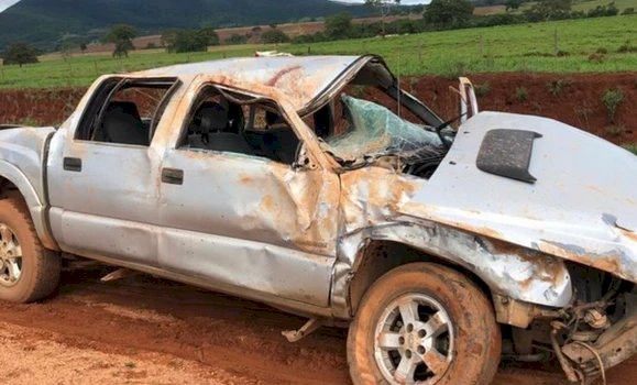 Cinco pessoas são socorridas na BR-070 em Jaraguá após saída de pista