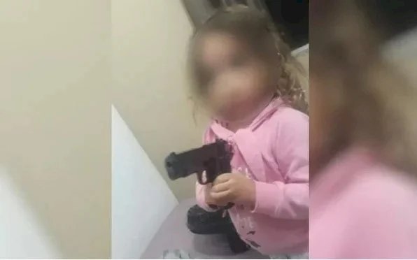 Em Goiás: Em áudios, homem que fotografou filha armada ameaça ex: ''Vou te matar''