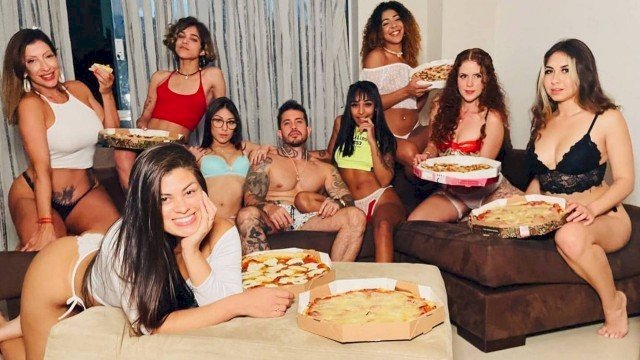 Após 'casar' com 9, modelo brasileiro que ganhou destaque na mídia internacional posa com mulheres em casa; veja