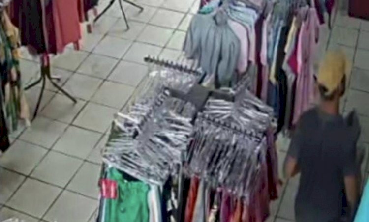 Homem é detido em Jaraguá após filmar mulher trocando de roupa em loja