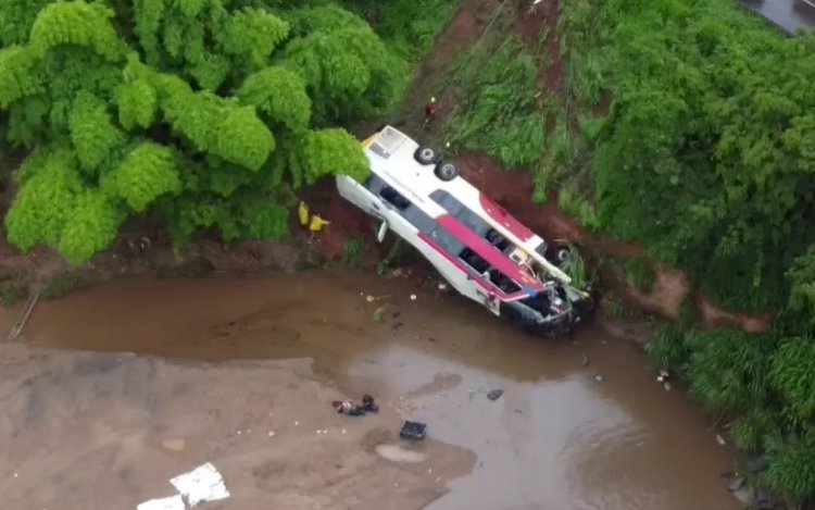 Polícia investiga áudio do motorista dizendo que ônibus que caiu em ribanceira estava com problema no freio