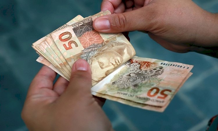 Salário mínimo passa a ser de R$ 1.212