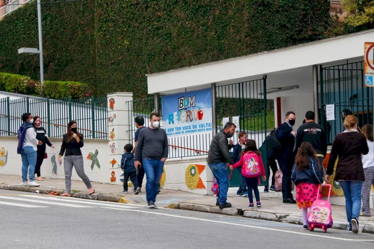 Escolas de SP são obrigadas a informar Conselho Tutelar caso pais não apresentem comprovante de vacinação de Covid das crianças