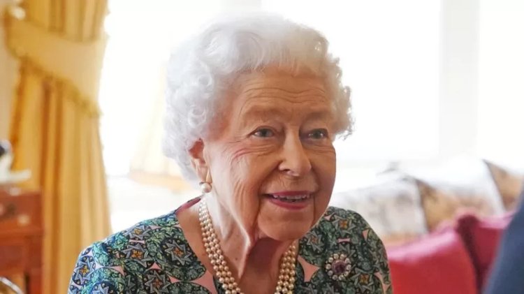 Rainha Elizabeth 2ª, de 95 anos, testa positivo para covid-19