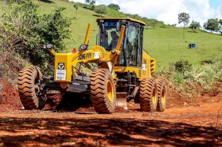 Prefeitura de Ceres realiza manutenção em estradas da zona rural