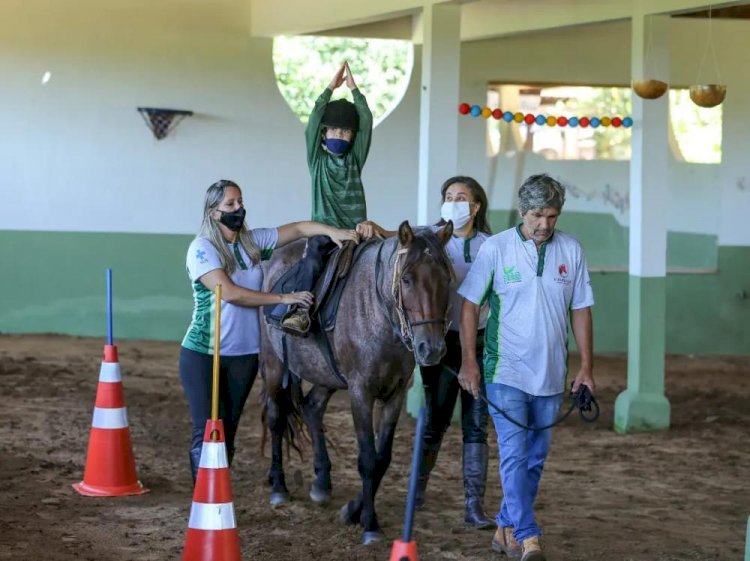 Após dois anos de paralisação das atividades, Prefeitura e IF Goiano retomam atendimentos de Equoterapia