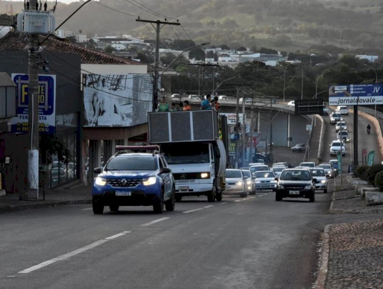 Rialma faz carreata para homenagear atletas da cidade campeões estaduais e brasileiro