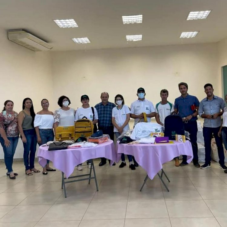 Agentes de Saúde e Endemias de Ceres recebem uniformes e novos equipamentos de trabalho