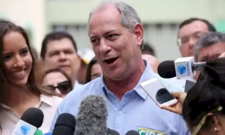 Ciro crítica silêncio de Lula sobre indulto de Bolsonaro a Silveira