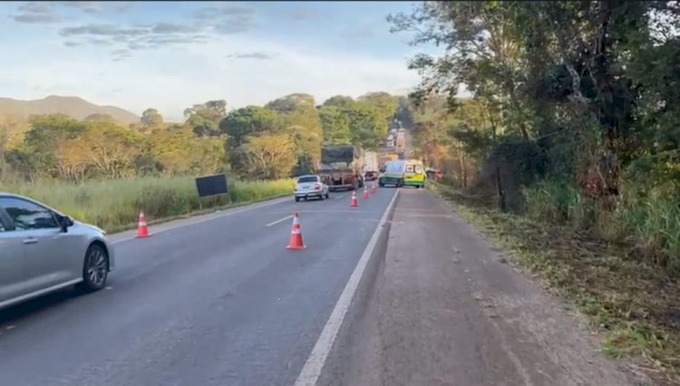 Colisão entre caminhão e carro deixa um morto e dois em estado grave, em Jaraguá