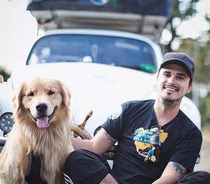 Influencer brasileiro que rodava o mundo com cão morre em acidente nos EUA