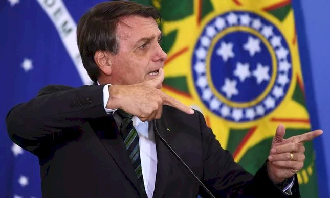 Bolsonaro desacredita sistema e coloca eleições em xeque diante de embaixadores