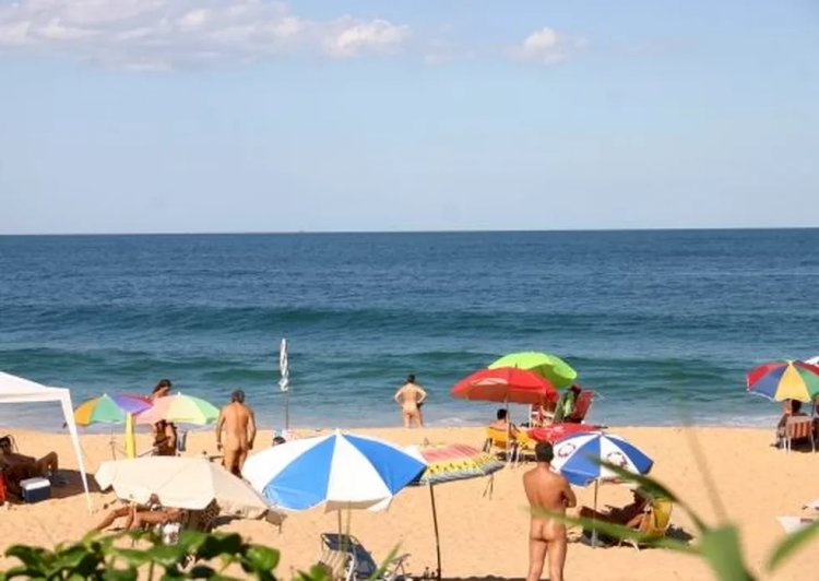 Nudismo em praia frequentada por naturistas há 40 anos em SC pode ser proibido? Entenda