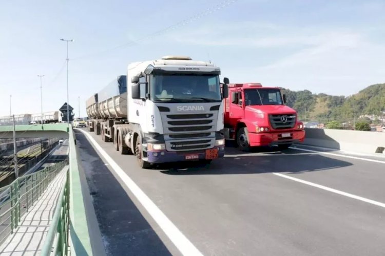 Auxílio caminhoneiro: veja quem deve receber e o calendário de pagamento