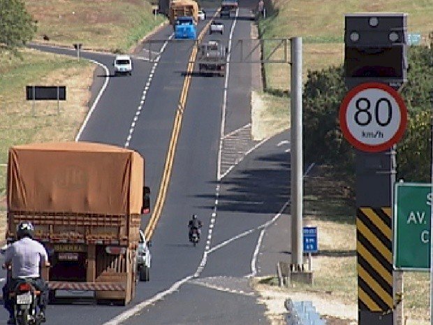 Obras na BR-153 e instalação de novos radares alteram tráfego até o final de semana