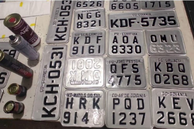 Em Goiás: Fábrica clandestina de placas automotivas é interditada pela PM