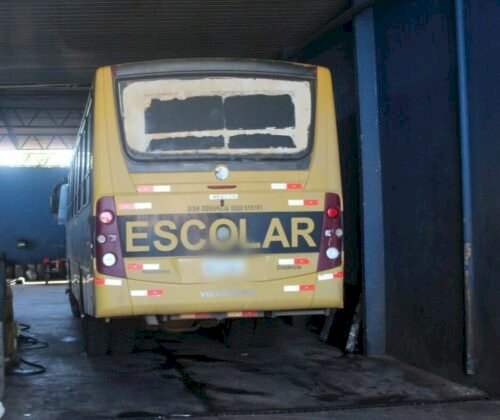 Dois são presos furtando combustível de ônibus escolar, em Goianésia