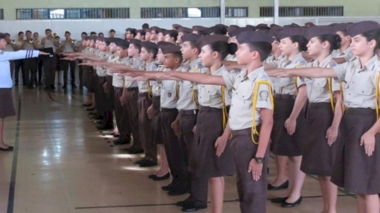 Seis escolas da rede estadual devem se tornar colégios da Polícia Militar de Goiás a partir de janeiro, diz governo