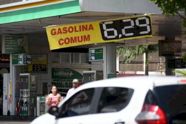 Novo ministro da Justiça manda investigar postos que aumentaram gasolina