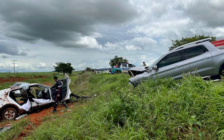 Em Goiás: Idosa morre e quatro pessoas ficam feridas em acidente após carros baterem de frente