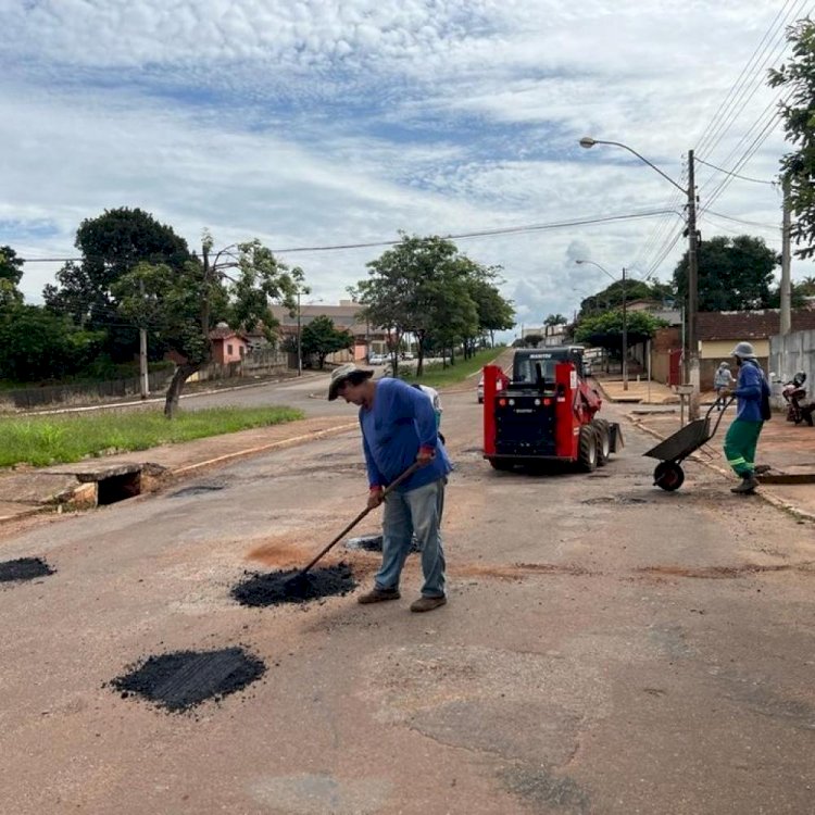 Prefeitura continua serviço de tapa-buraco em Ceres