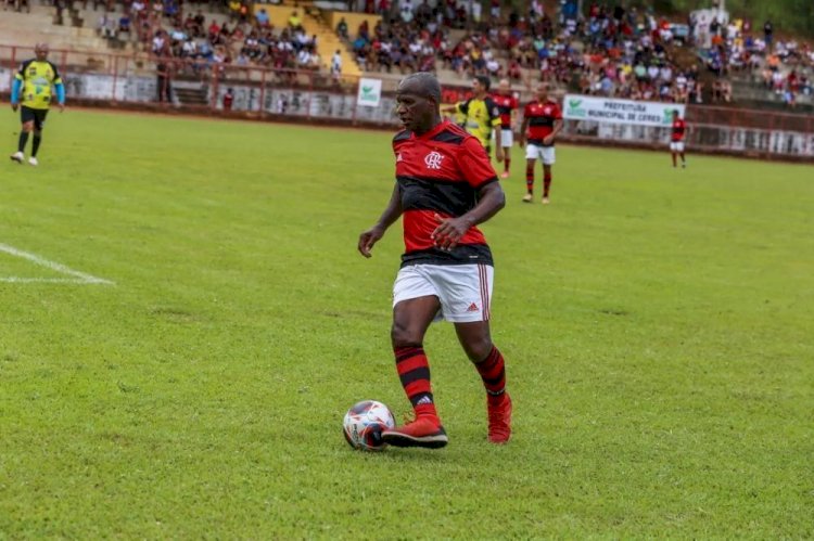 Estreando as chuteiras em solo ceresino, equipe do Flamengo dá show em jogo festivo