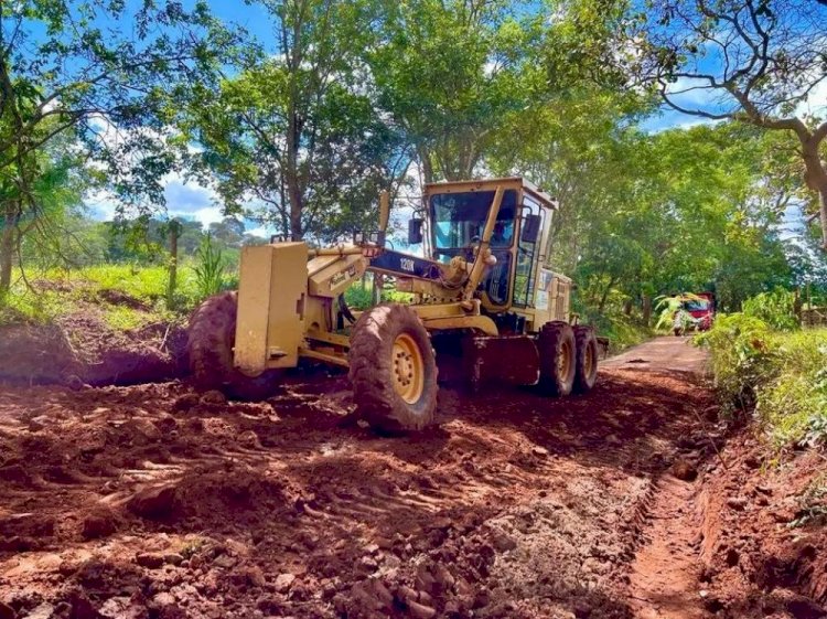 Prefeitura De Ceres intensifica recuperação de estradas vicinais na zona rural