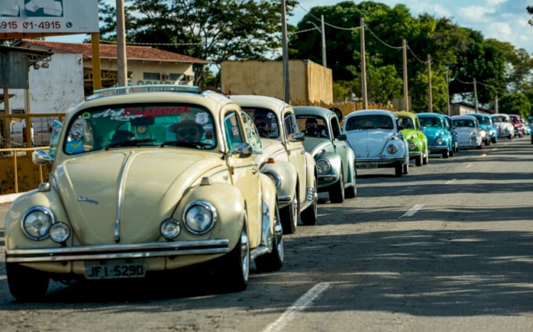 Associação faz romaria solidária com 200 carros antigos para Trindade