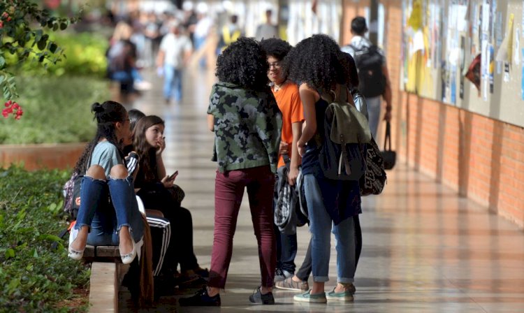 Em um ano, 1 milhão de jovens deixa força de trabalho; 55% voltou a estudar