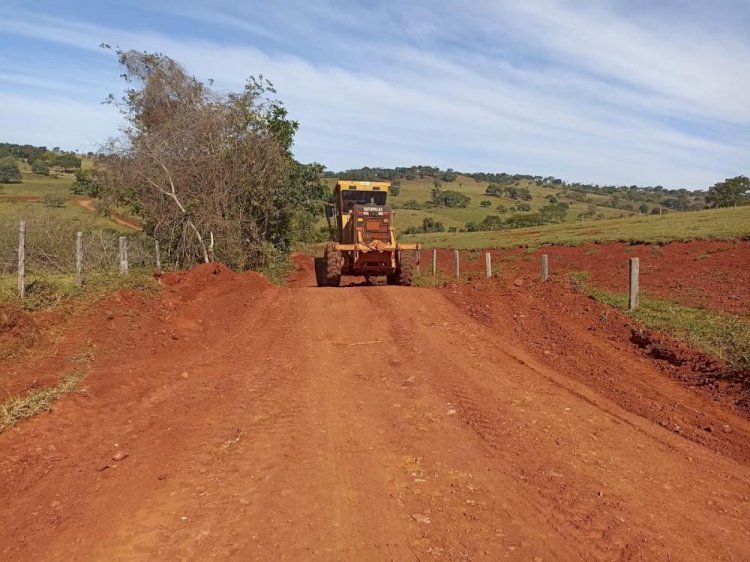 Estradas vicinais do município estão sendo recuperadas em Ceres