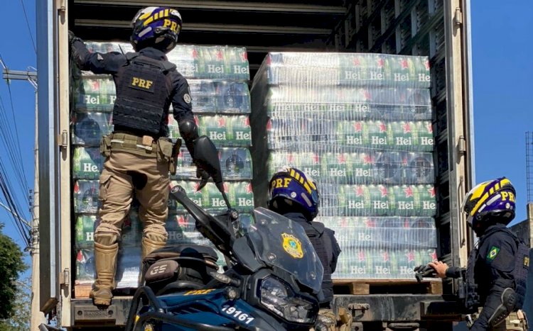 Em Goiás:  PRF apreende caminhão com carga irregular de cerveja avaliada em R$ 500 mil