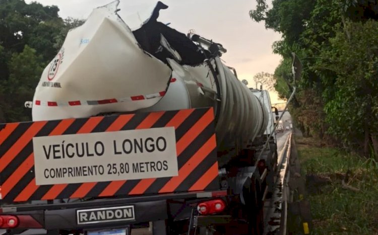 Vazamento de 18 mil litros de óleo diesel deixa trânsito lento na BR-153, sentido Goiânia-Anápolis