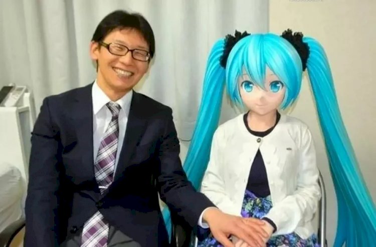 Japonês que 'se casou' com holograma afirma que nunca traiu: 