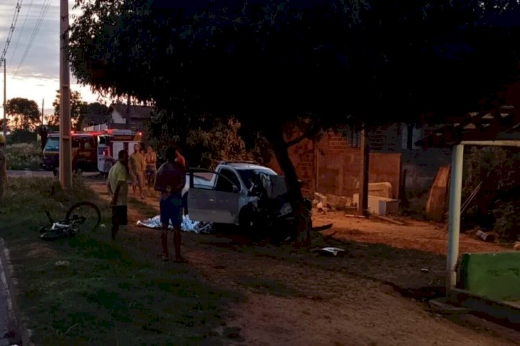 Motorista morre após bater carro contra árvore em Uruaçu