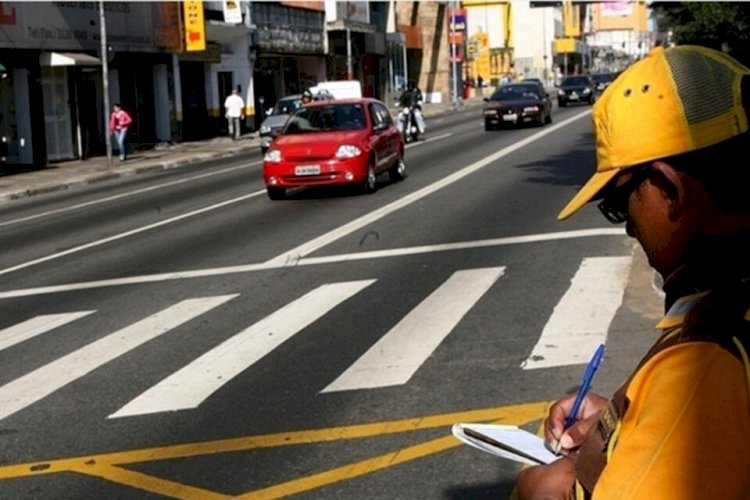 É possível trocar uma multa de trânsito por uma advertência? Entenda