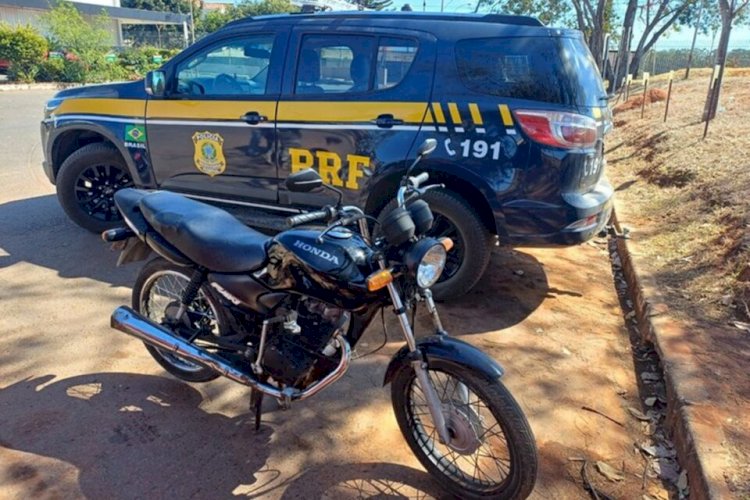 PRF apreende na BR-060, no DF, moto roubada em 2008 e prende condutor