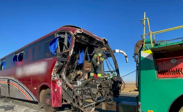 Em Goiás: Acidente com ônibus e caminhão deixa dois mortos e 20 feridos na BR-050