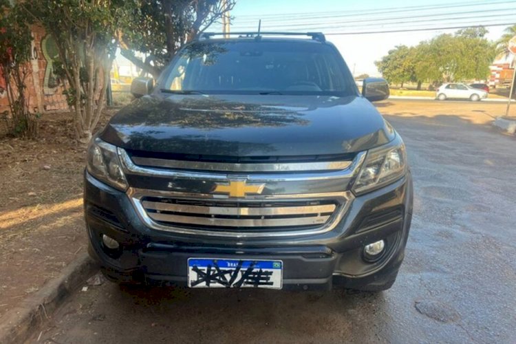 Em Goiás: PRF flagra motorista com gás lacrimogêneo dentro de carro com placa encoberta, na BR-040