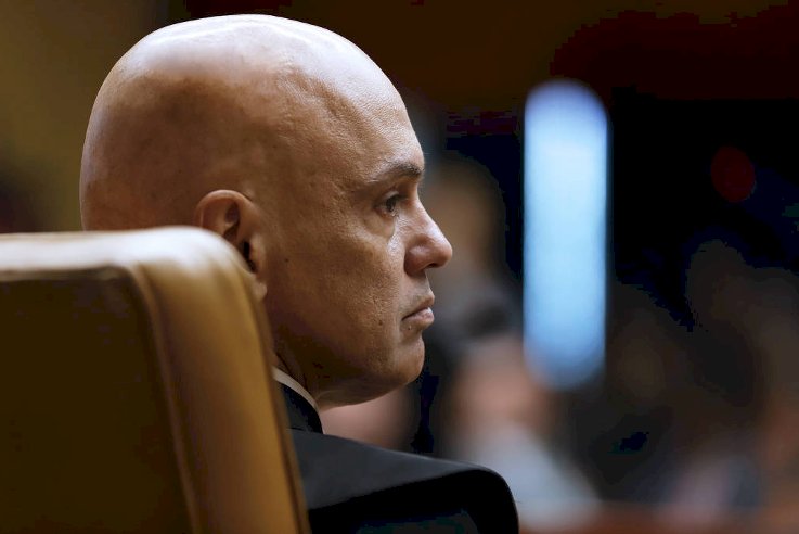 Moraes determina multa de R$ 50 mil a quem acessar X, de Elon Musk, no Brasil