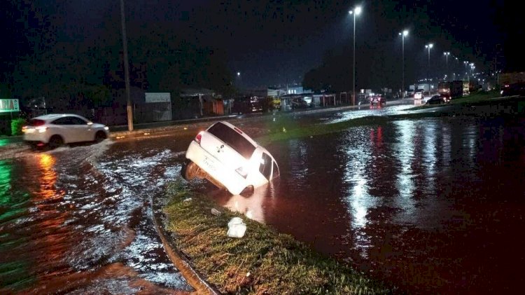 Chuva em Nerópolis causa transbordo de represa e alagamento em ao menos 10 casas